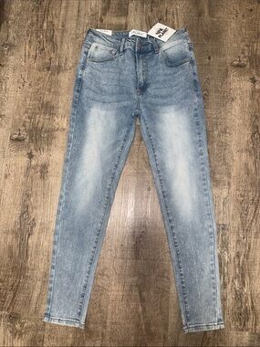 Women’s Light Blue Skinny Jeans — Classic Stretch Denim